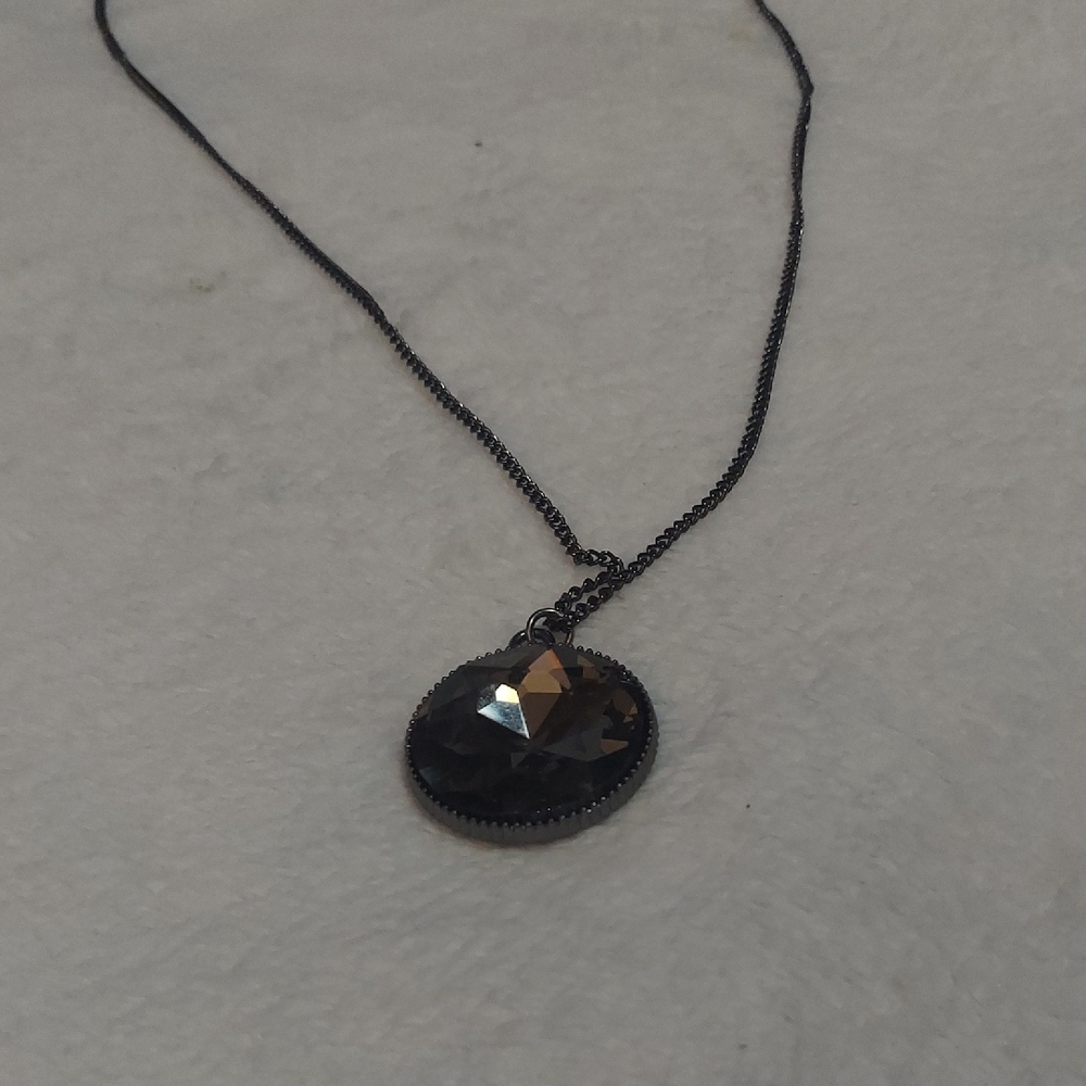 6/$10 Chic Black and Silver Pendant Necklace